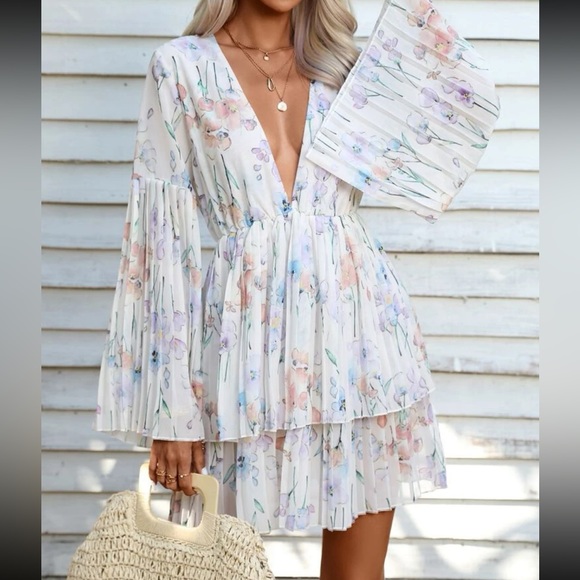 Boho floral print plunging V neckline flounce sleeve mini dress - Picture 2 of 6